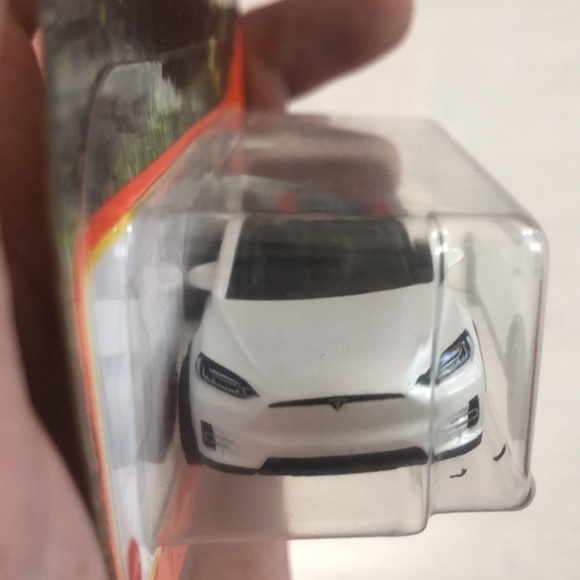 Tesla Model X - Picture 7 of 9